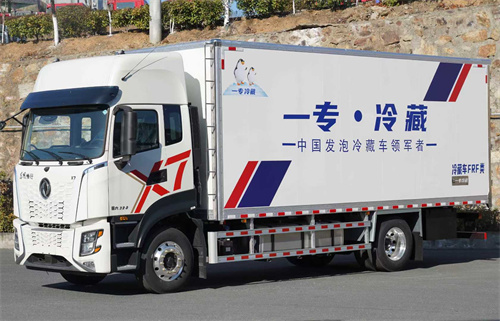 單橋六米八冷藏車的“卷王”它來了！東風新款X7六米八冷藏車