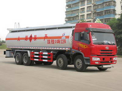 解放前四后八36方鋁合金罐車