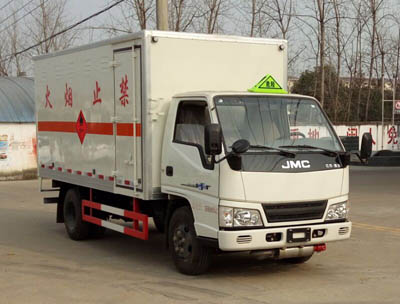 國(guó)五江鈴廂長(zhǎng)4.2米易燃?xì)怏w廂式運(yùn)輸車